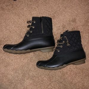 All black quilted Sperry duck boot